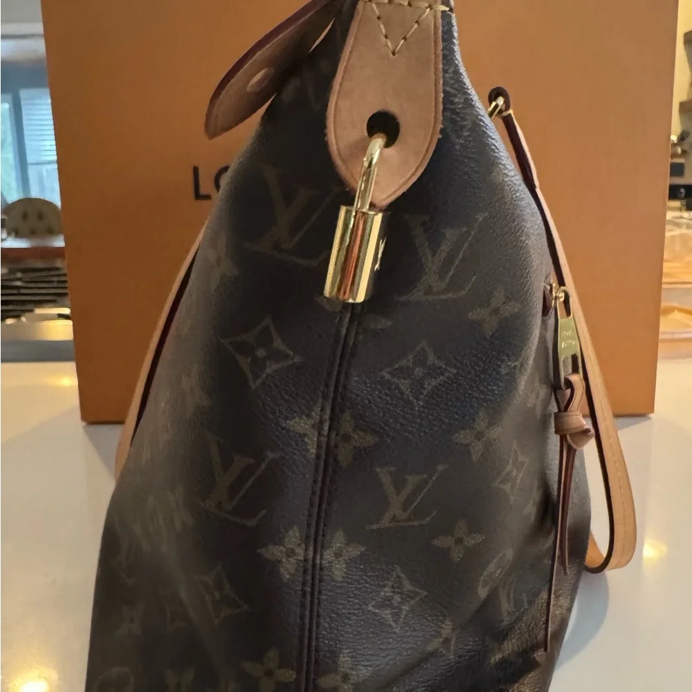 Louis Vuitton Black and Tan Shoulder Bag with Monogram Pattern - Picture 3 of 5